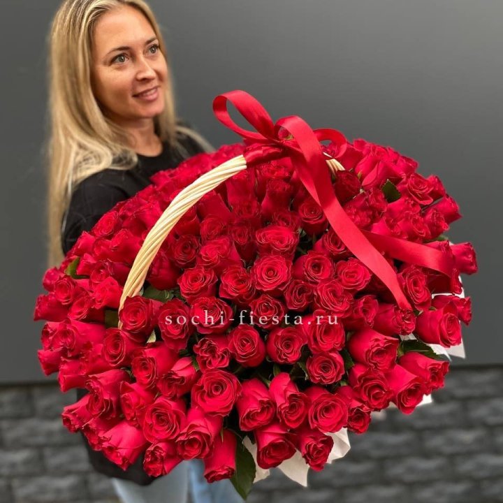 151 красная  роза в корзине в Волжские