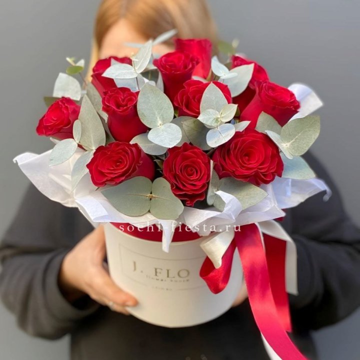 11 роз в шляпной коробке в Волжские