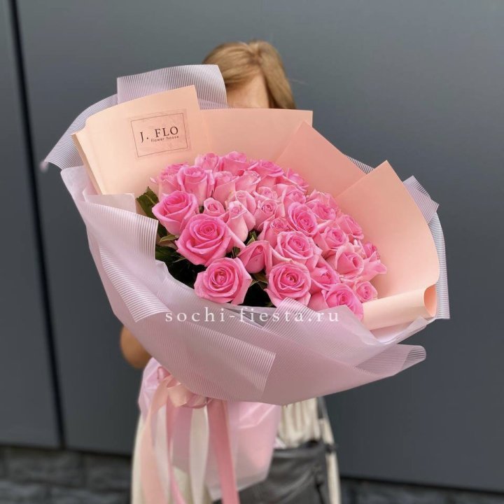 33 Розовые розы в Волжские