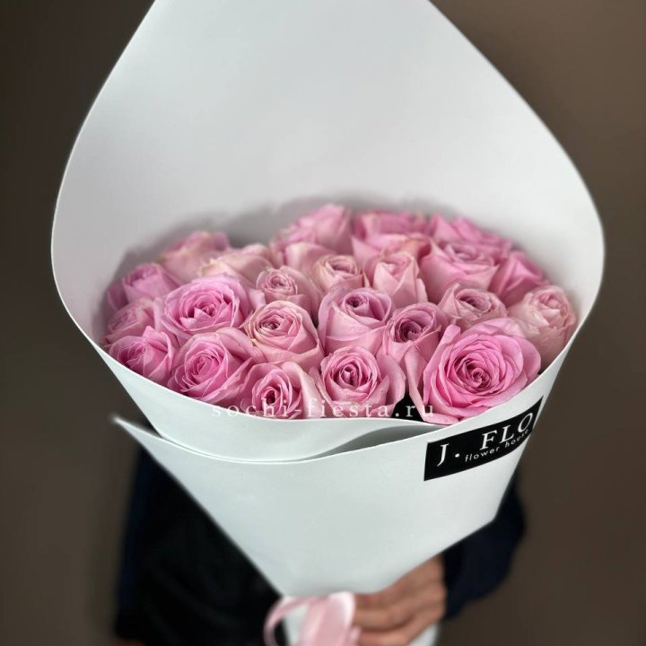 25 розовых роз в Волжские