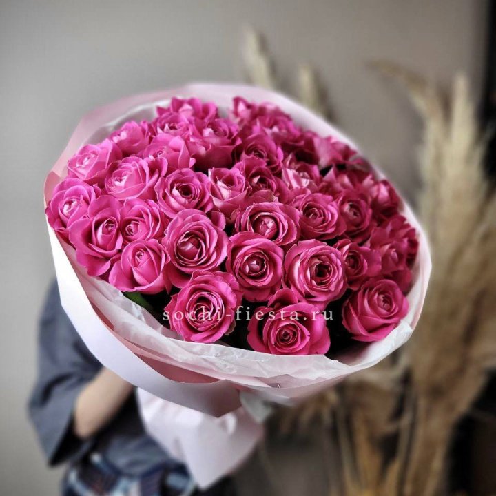 35 розовых роз  в Волжские