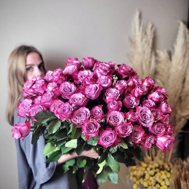 Охапка высоких роз Деп перпел в Волжские
