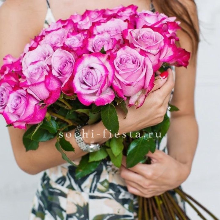 Букет высоких роз Ди перпел в Волжские