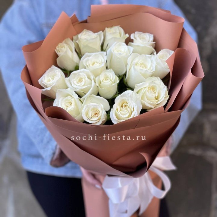 15 белых роз сиена в Волжские