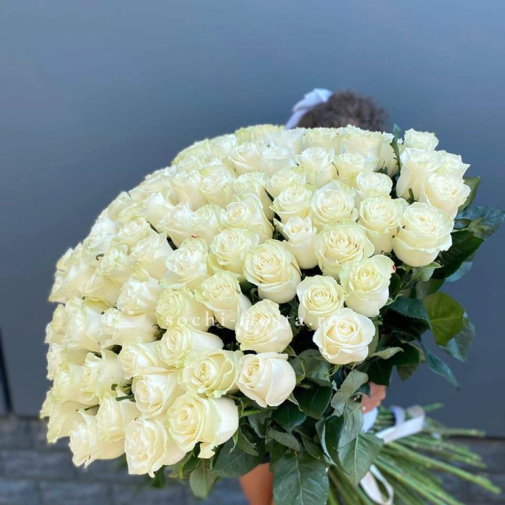 101 белая высокая роза в Волжские