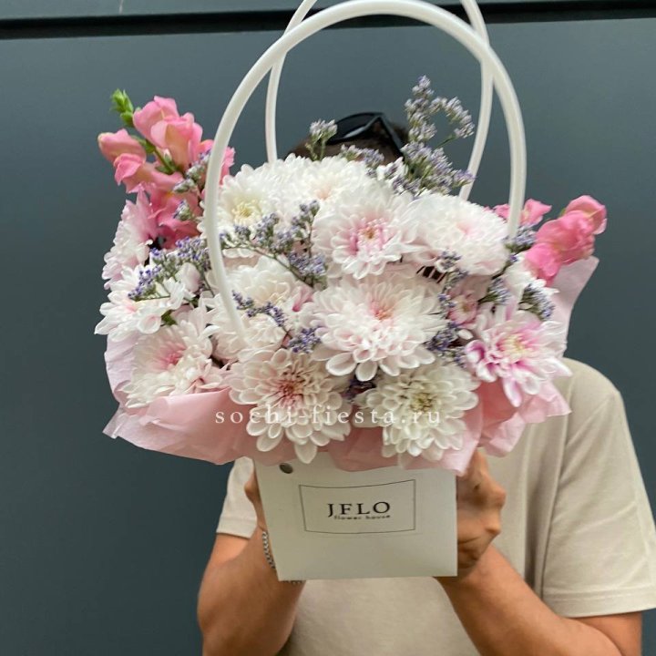 Сумочка из стойких цветов  в Волжские