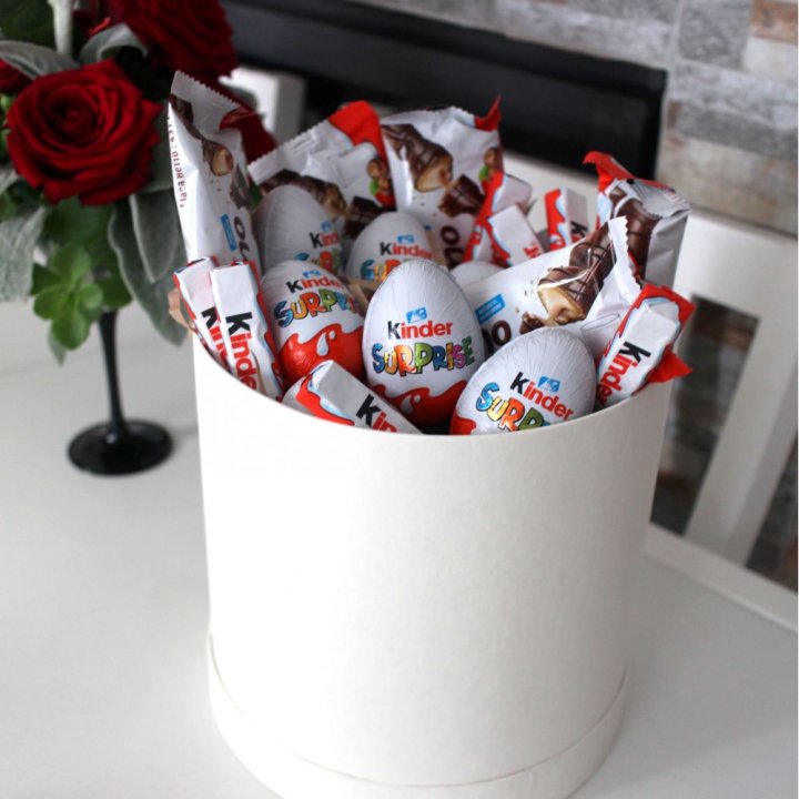 Коробка с киндерами  в Волжские