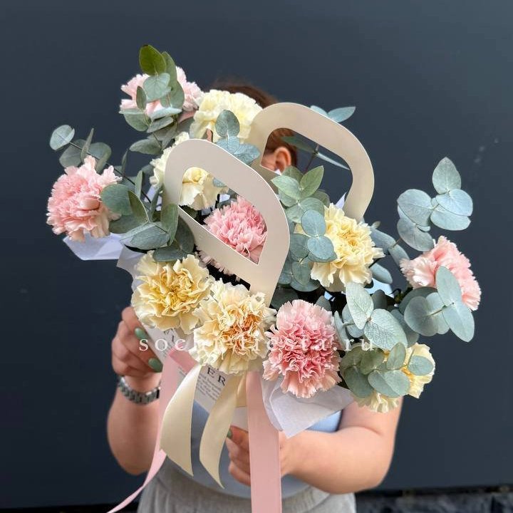 Сумочка из диантусов в Волжские