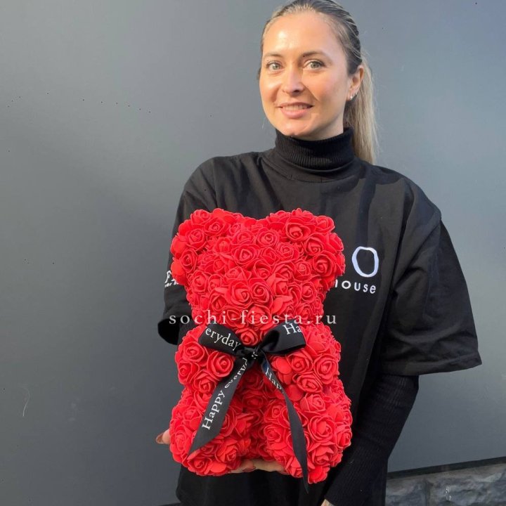 Медведь из роз красный в Волжские