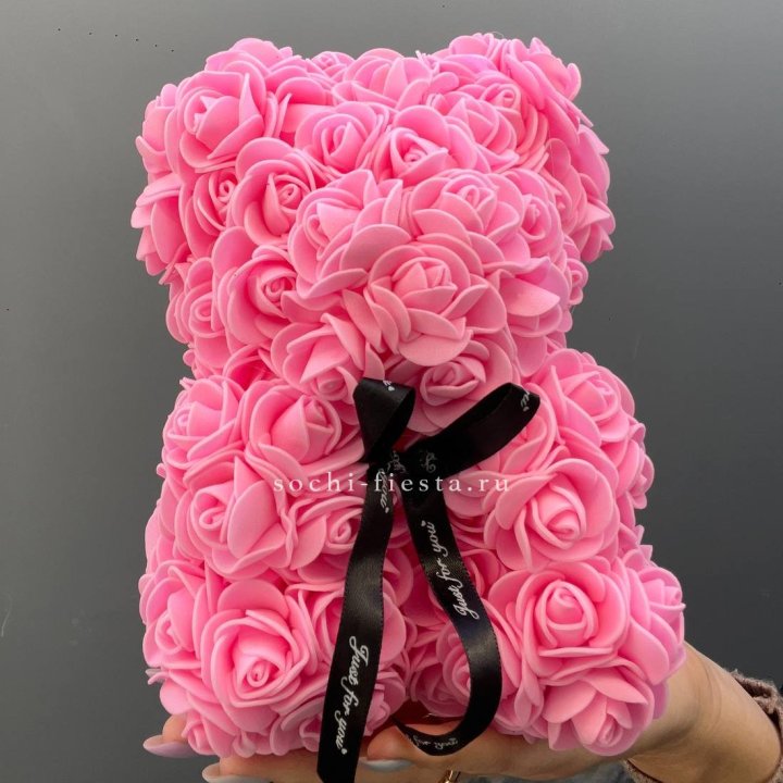 Игрушка медведь из розовых роз в Волжские