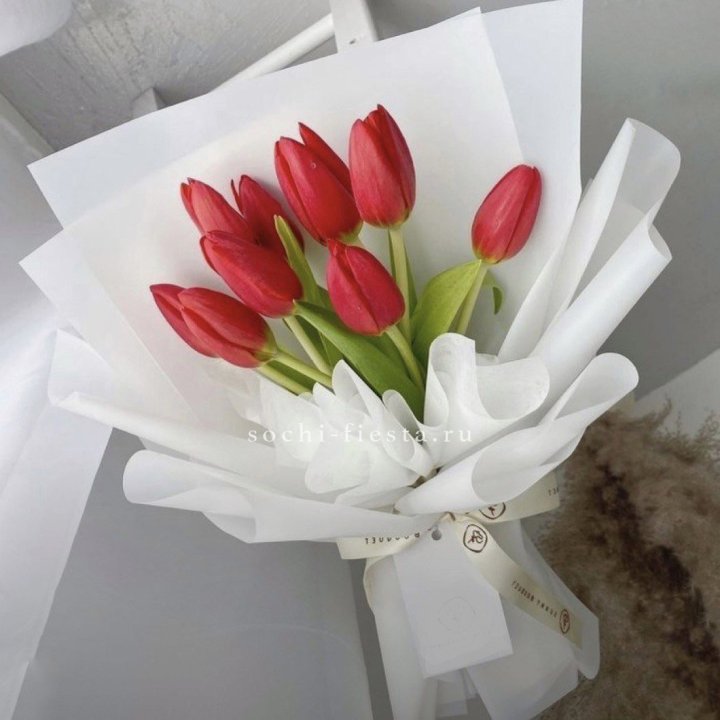 Букет красных тюльпанов в Волжские