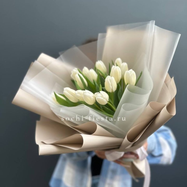 Букет из 15 белых тюльпанов в Волжские