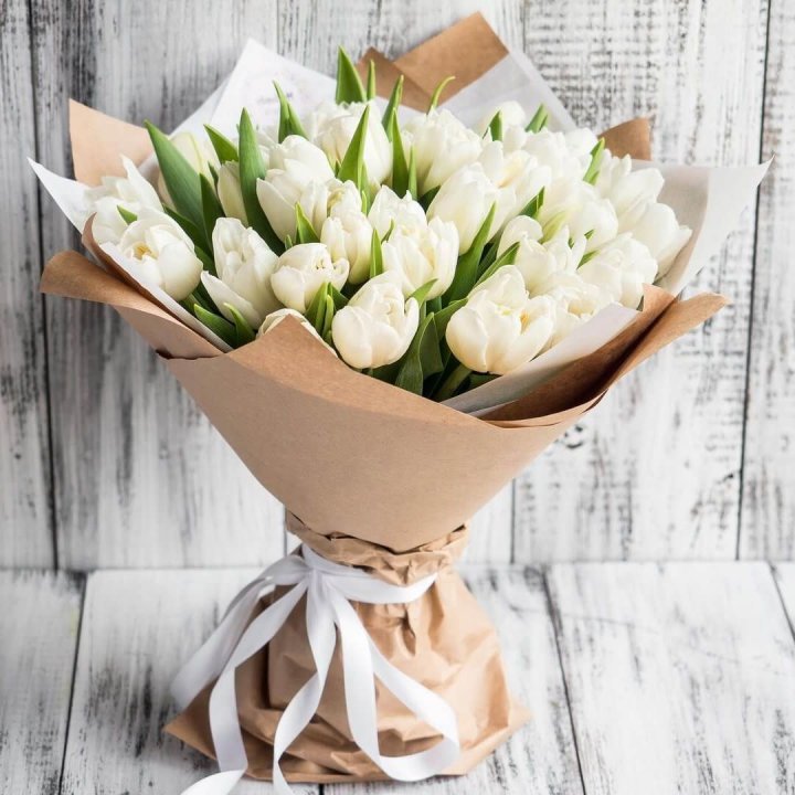 25 белых тюльпанов в Волжские