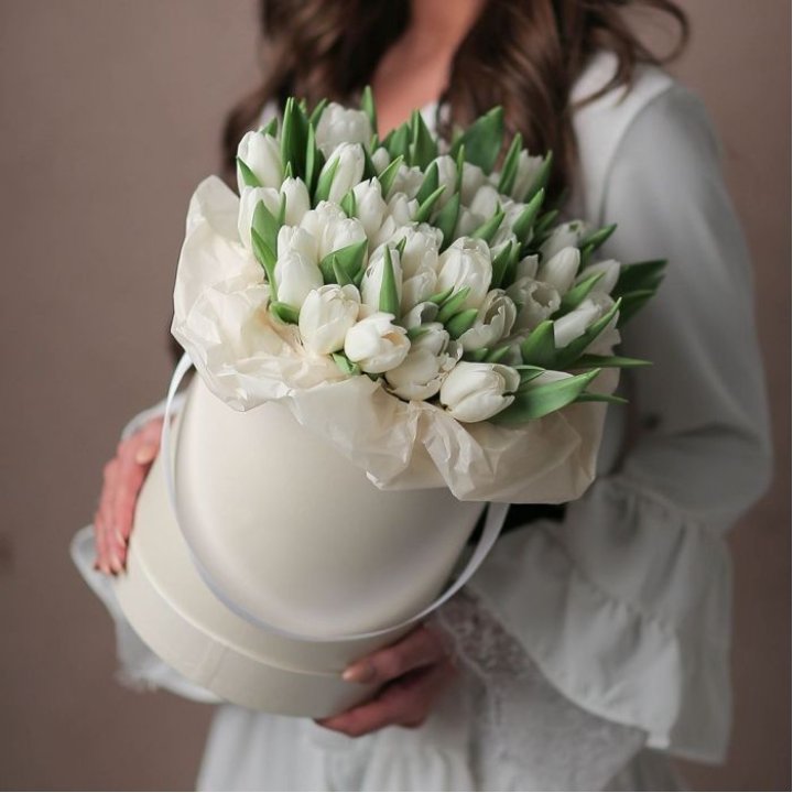 Тюльпаны в цилиндре  в Волжские