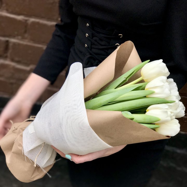 Букет белых тюльпанов в Волжские