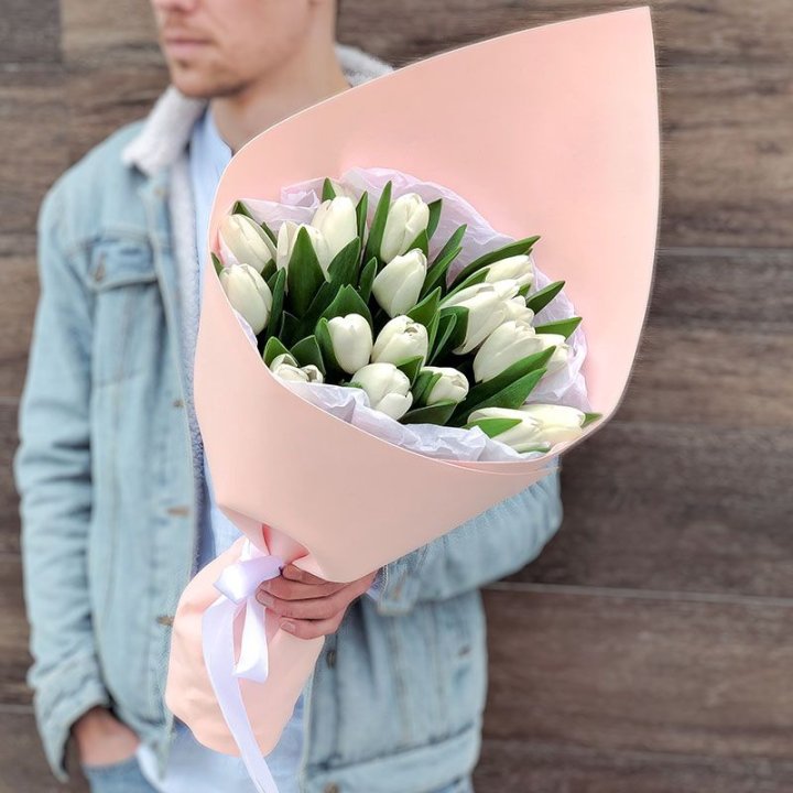 19 белых тюльпанов в Волжские